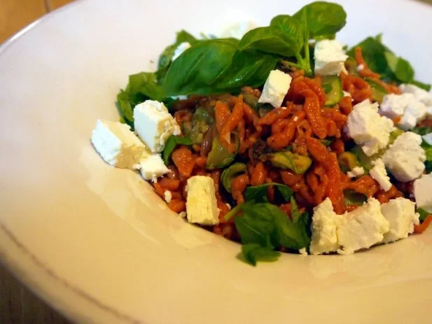 Rezept: Tomatenspätzle mit gebratenen Zucchini und Schafkäse Bild Nr. 11 Tomatenspätzle mit gebratenen Zucchini und Schafkäse - Rezept - Bild Nr. 11