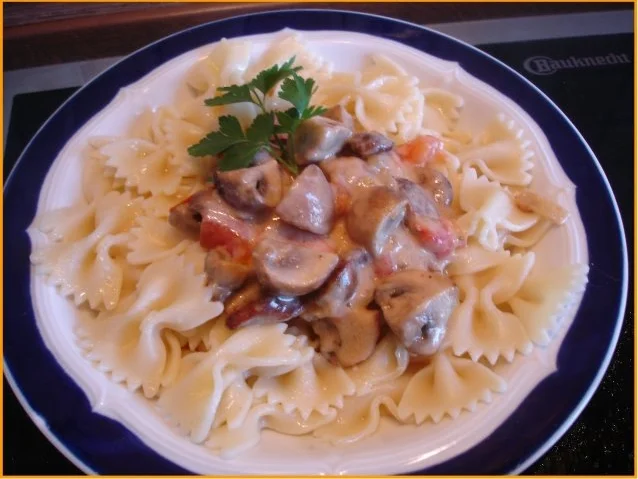 Rezept: Farfalle mit Champignon-Rahmsauce Farfalle mit Champignon-Rahmsauce - Rezept