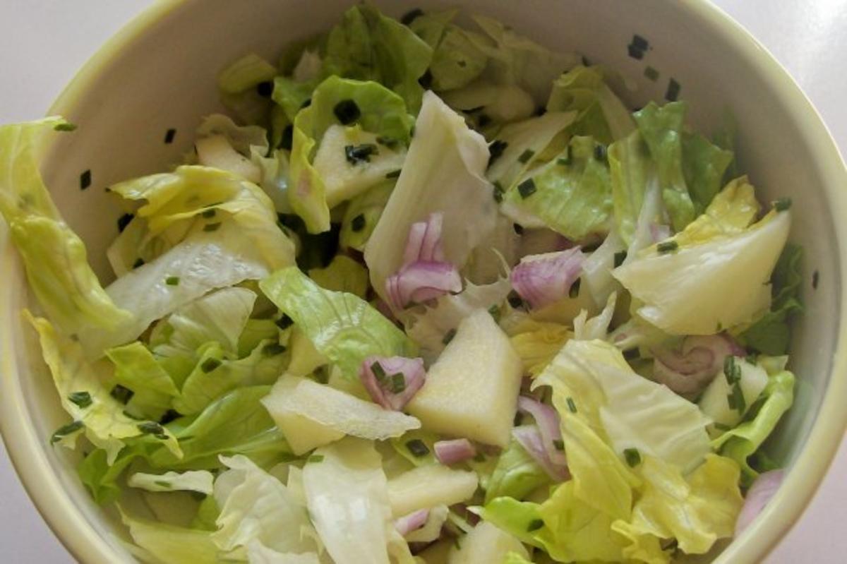 Bilder für Salate: Einfacher grüner Salat mit Apfel und Schalotte - Rezept