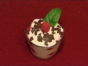 Sahnehäubchen, serviert von der Sahneschnitte (Anja Polzer) - Rezept