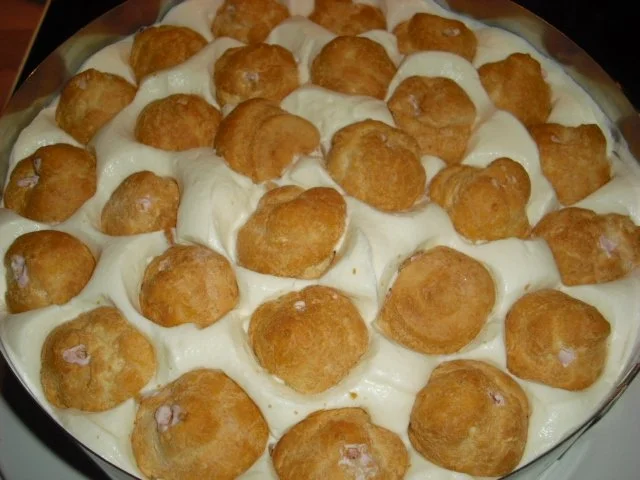 Rezept: Erdbeer-Windbeutel-Torte Bild Nr. 2 Erdbeer-Windbeutel-Torte - Rezept - Bild Nr. 2