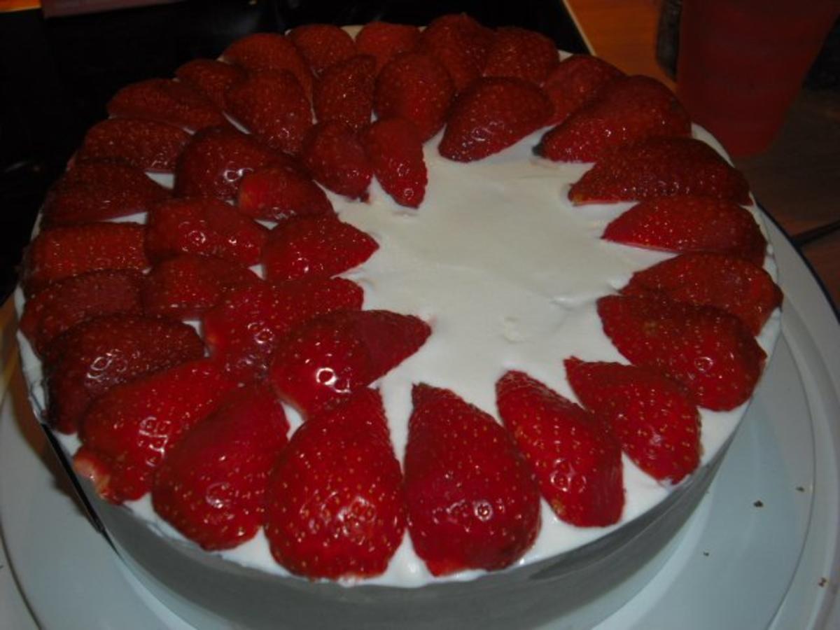 Erdbeer Windbeutel Torte - einfach - von greeneye1812