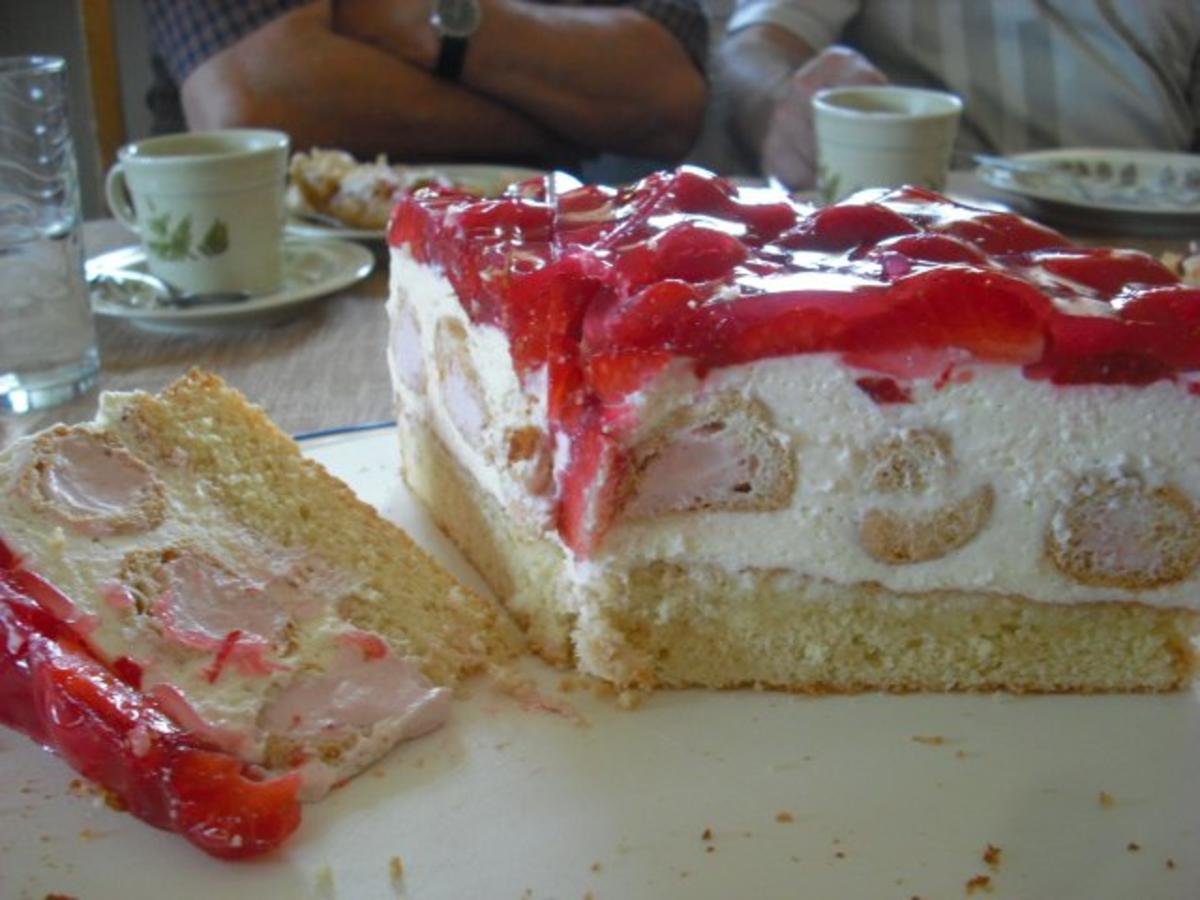 Bilder für Erdbeer-Windbeutel-Torte - Rezept