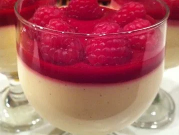 Rezept: Bayrische Creme mit Himbeermark Bayrische Creme mit Himbeermark - Rezept