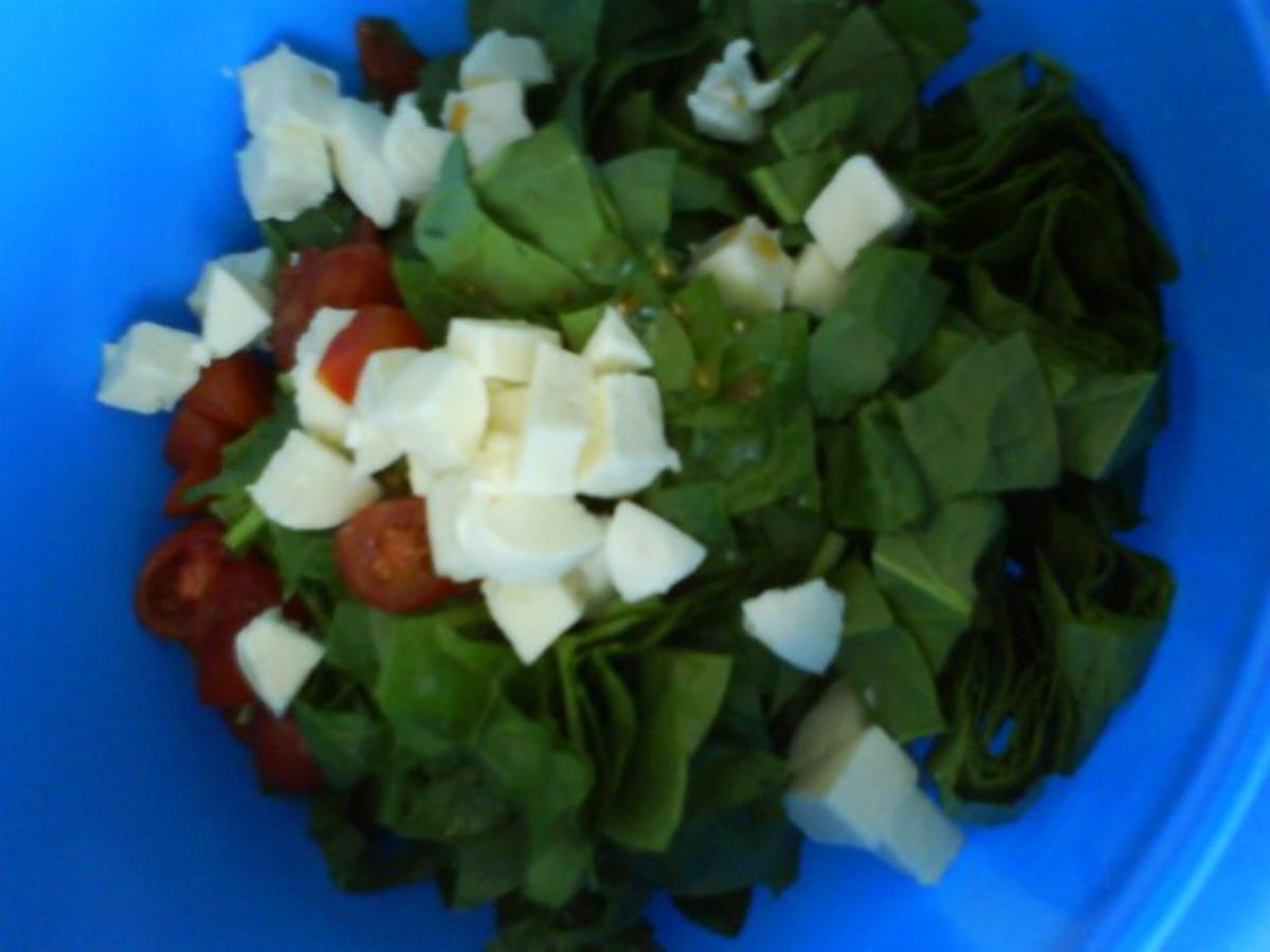 Spinatsalat mit Balsamicozwiebeldressing - Rezept - Bild Nr. 4