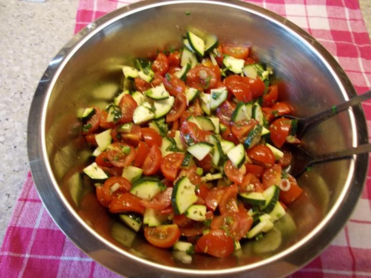 Tomaten-Zucchini-Salat mit Feta - Rezept - Bild Nr. 5