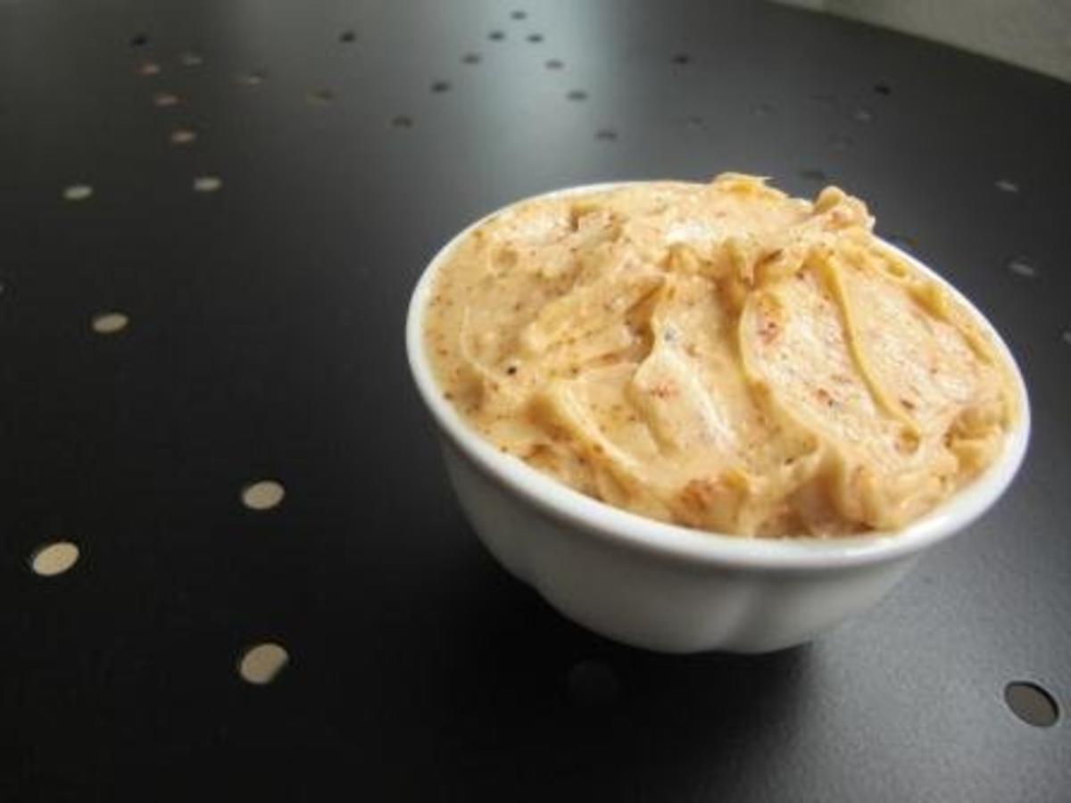 Bilder für Chili Butter mit Knoblauch - Rezept