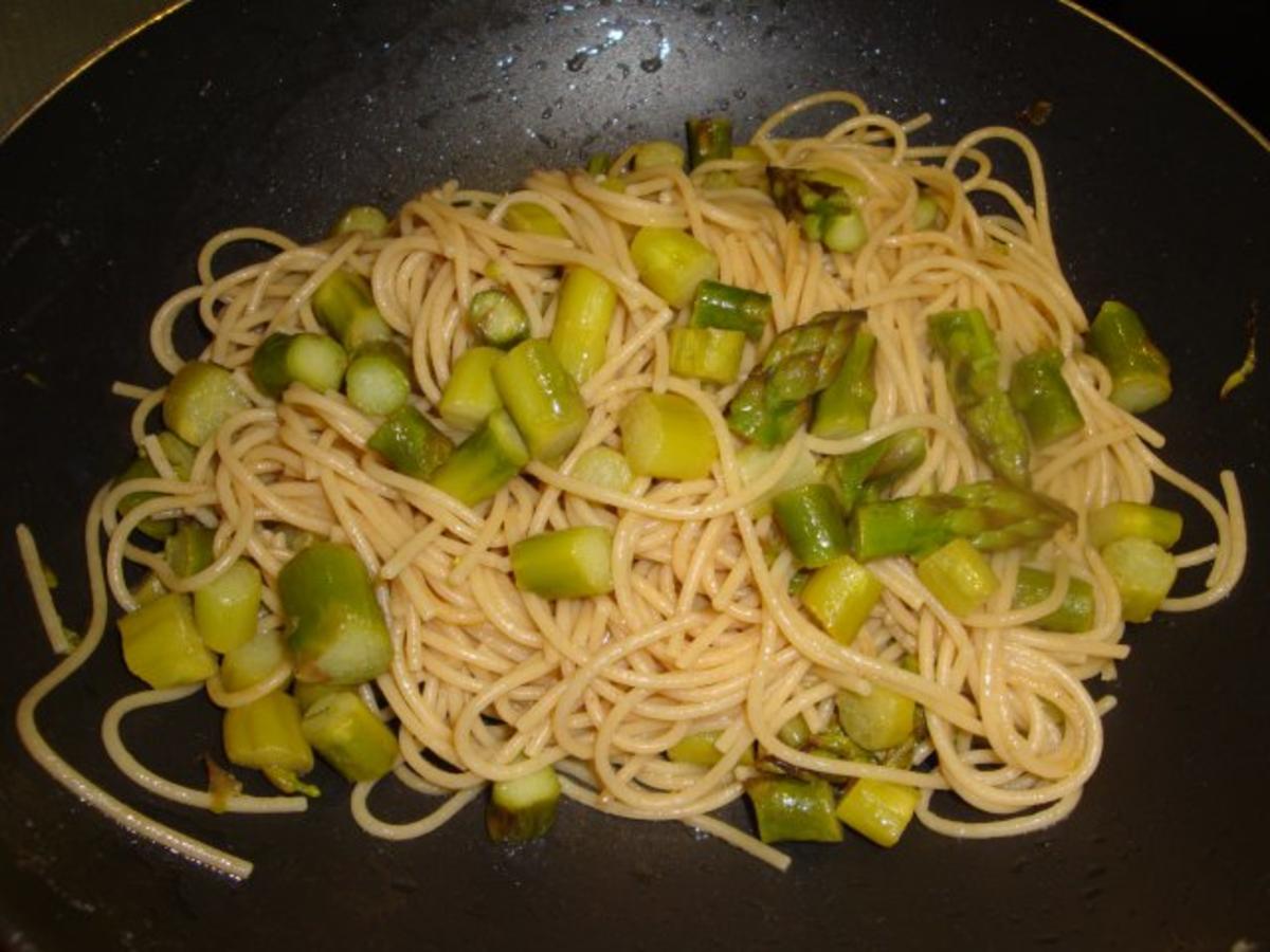 Vollkornspaghetti mit grünem Spargel - Rezept - Bild Nr. 5