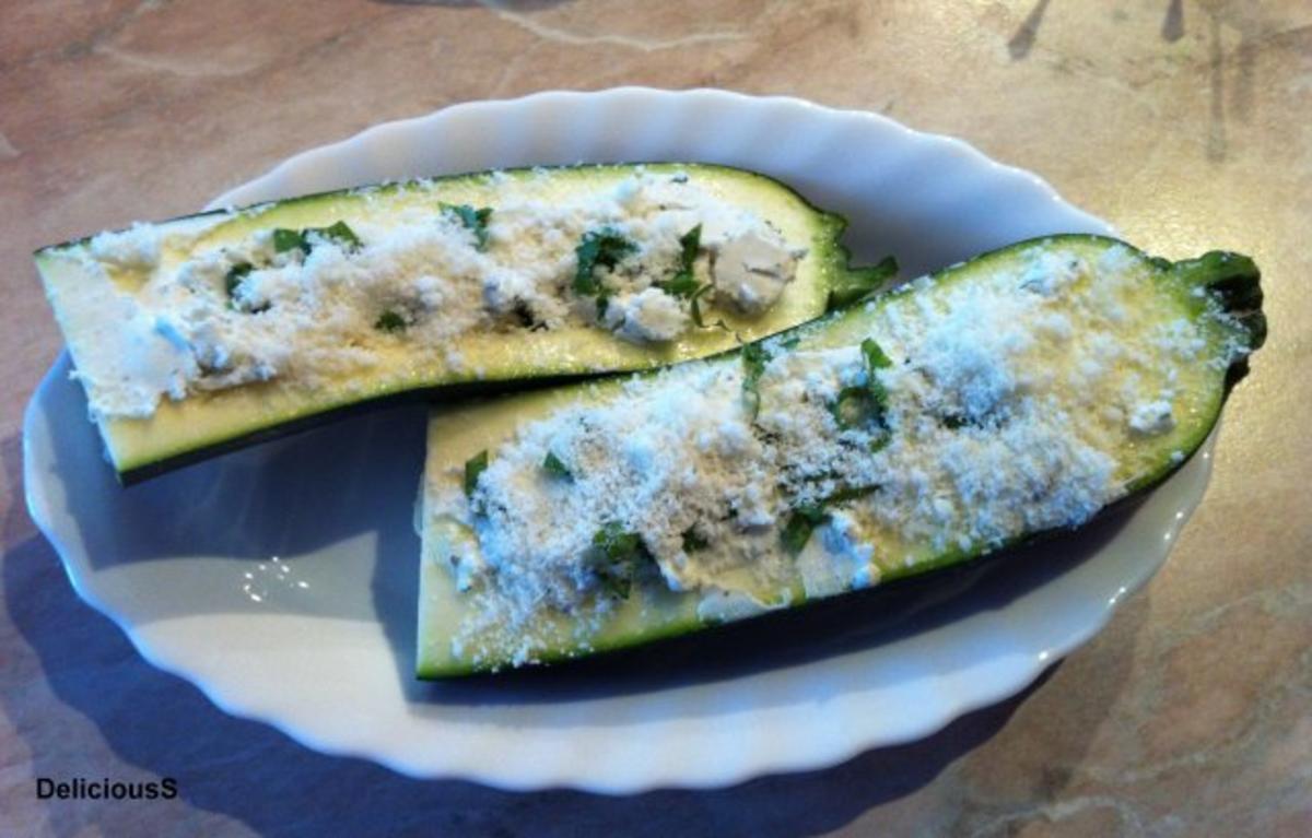 Zucchini - Ziegenkäse - Schiffchen - Rezept - kochbar.de