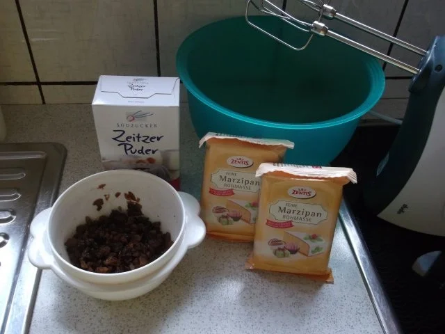 Marzipankugeln mit Rumrosinen - Rezept - Bild Nr. 2