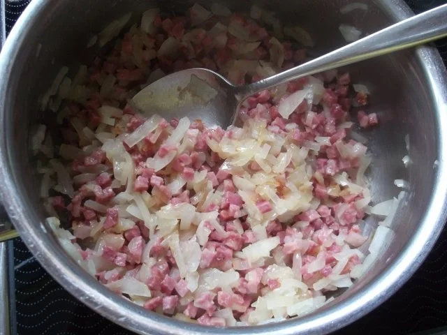 Gewürzfladen mit Käse-Zwiebel-Speck-Belag - Rezept - Bild Nr. 7