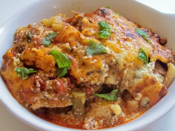 Rezept: Würzige Lasagne mit grünem Spargel, Hack, und Zitronen-Crème fraîche Würzige Lasagne mit grünem Spargel, Hack, und Zitronen-Crème fraîche - Rezept