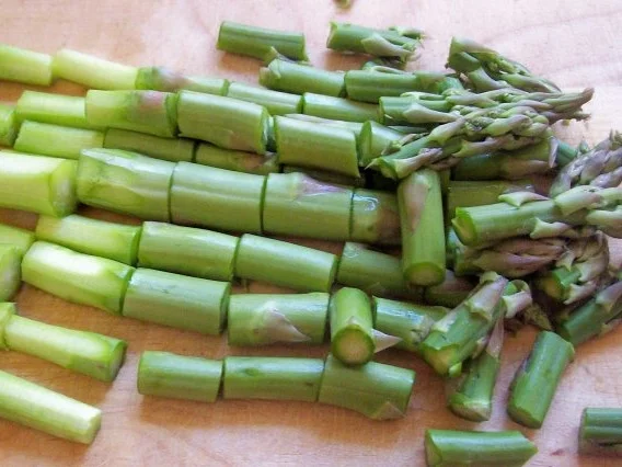 Rezept: Würzige Lasagne mit grünem Spargel, Hack, und Zitronen-Crème fraîche Bild Nr. 4 Würzige Lasagne mit grünem Spargel, Hack, und Zitronen-Crème fraîche - Rezept - Bild Nr. 4