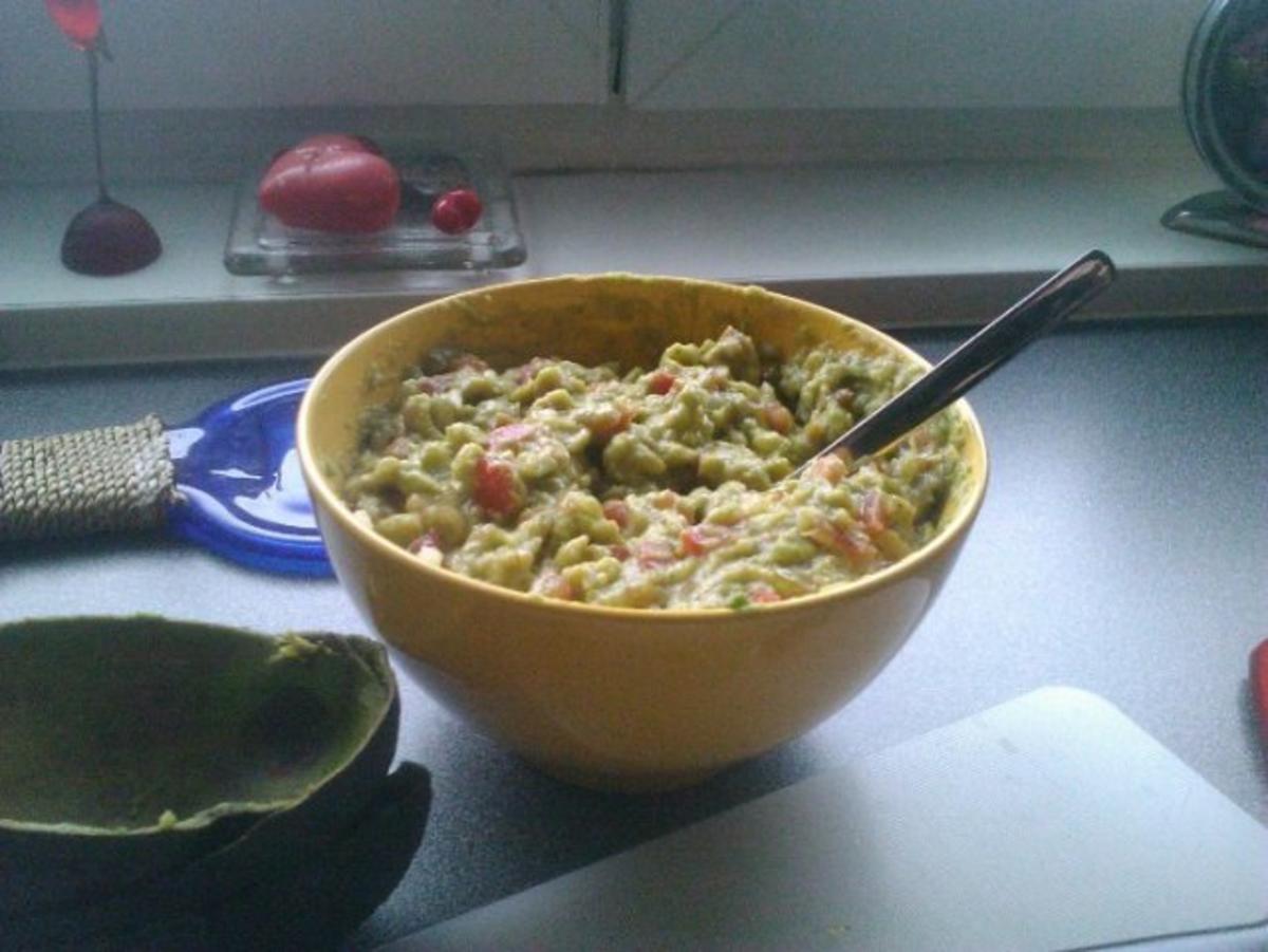 Bilder für Guacamole Frische Guacamole aus Avocado und fruchtigen Tomaten Rezept