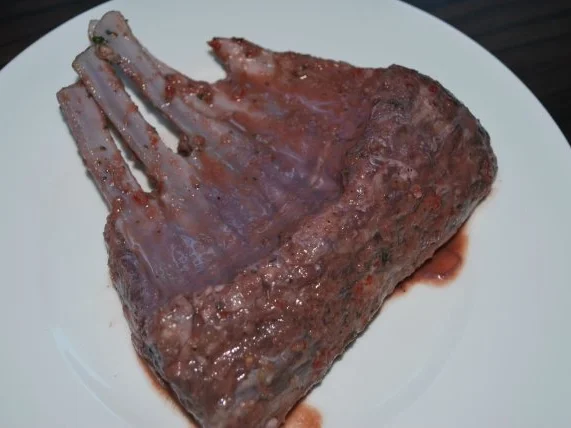 Lammkarree vom Grill in Rotwein-Kräuter-Marinade - Rezept - Bild Nr. 2