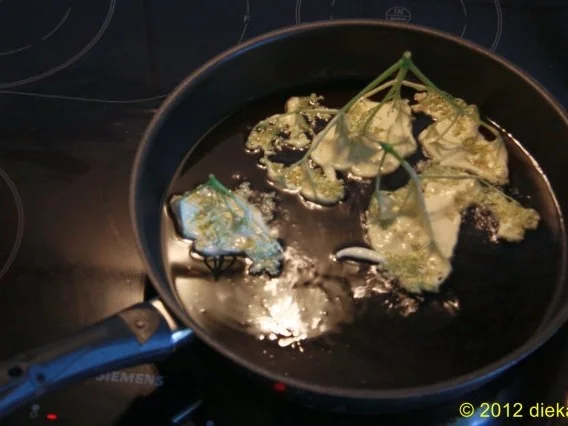 Rezept: Dessert - Holunder- Küchle Bild Nr. 4 Dessert - Holunder- Küchle - Rezept - Bild Nr. 4