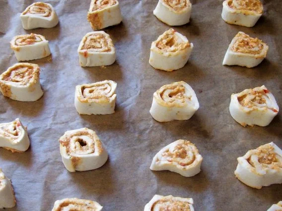 Rezept: Snack: Herzhafte Blätterteigschnecken mit Feta-Schinken-Füllung Bild Nr. 6 Snack: Herzhafte Blätterteigschnecken mit Feta-Schinken-Füllung - Rezept - Bild Nr. 6