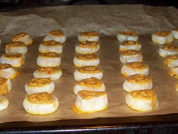 Rezept: Snack: Herzhafte Blätterteigschnecken mit Feta-Schinken-Füllung Bild Nr. 7 Snack: Herzhafte Blätterteigschnecken mit Feta-Schinken-Füllung - Rezept - Bild Nr. 7