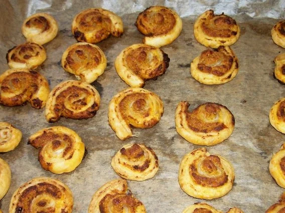 Rezept: Snack: Herzhafte Blätterteigschnecken mit Feta-Schinken-Füllung Bild Nr. 8 Snack: Herzhafte Blätterteigschnecken mit Feta-Schinken-Füllung - Rezept - Bild Nr. 8