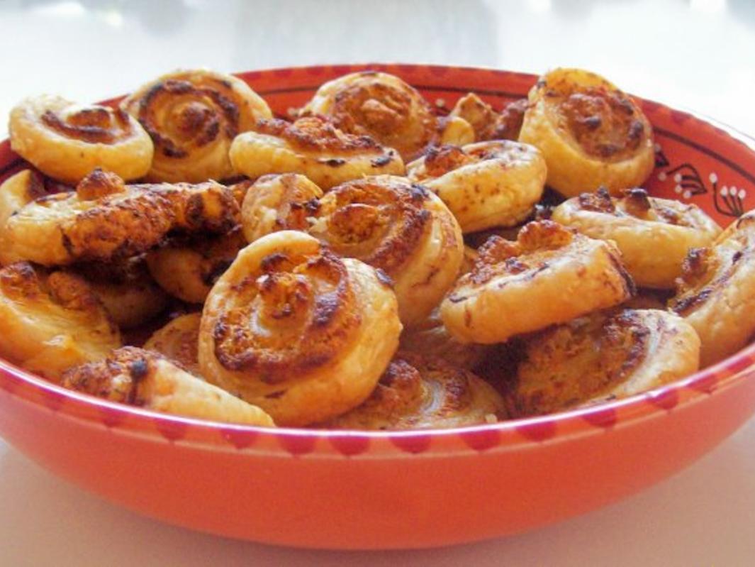 Snack: Herzhafte Blätterteigschnecken mit Feta-Schinken-Füllung ...