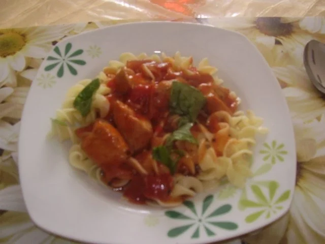 Bandnudeln mit Geflügelragout - Rezept