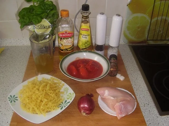 Bandnudeln mit Geflügelragout - Rezept - Bild Nr. 2