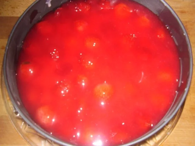 Erdbeertorte mit einem Joghurttortenboden - Rezept - Bild Nr. 12