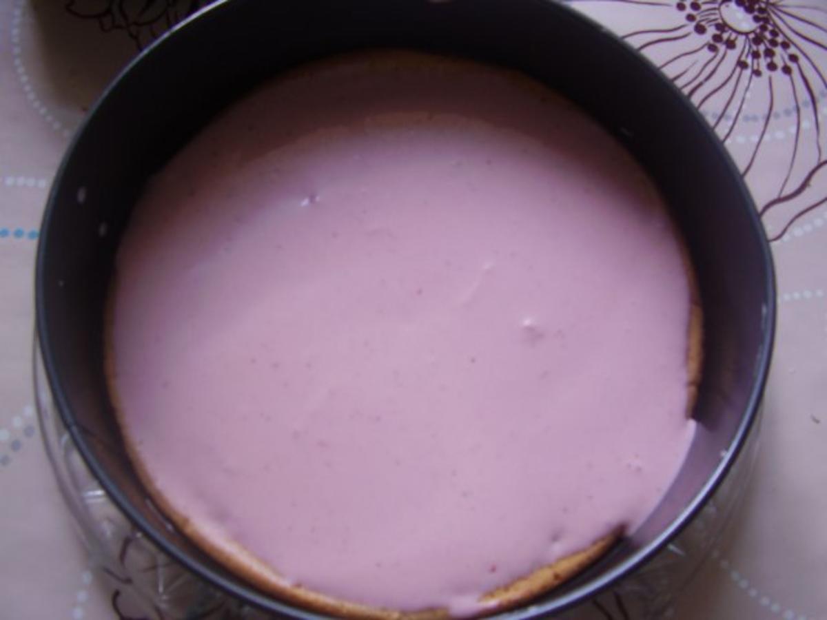 Erdbeertorte mit einem Joghurttortenboden - Rezept - Bild Nr. 10