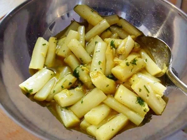 Rezept: Spargelsalat Spargelsalat - Rezept