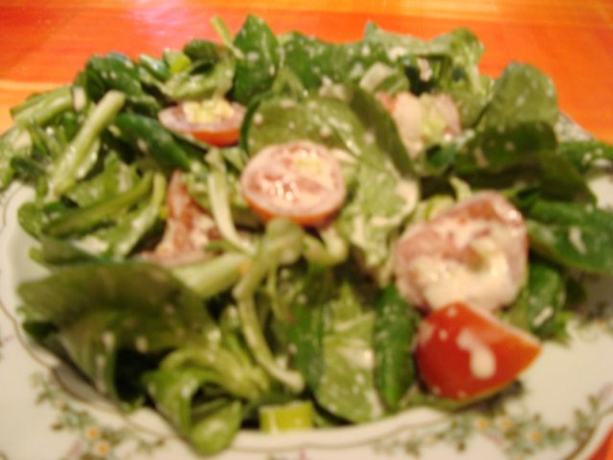 Feldsalat mit Spicy-Lemon-Dressing - Rezept