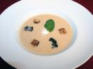 Hessisches Apfel-Zwiebel-Süppchen mit Zimtcroutons und gerösteten Blutwurstscheiben - Rezept