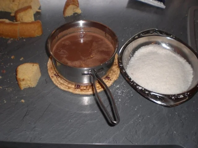 Rezept: Kokoswürfel(Trollern) Bild Nr. 12 Kokoswürfel(Trollern) - Rezept - Bild Nr. 12