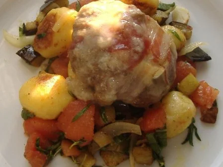 Rezept: Hackbällchen mit Ziegenkäse und Bacon auf Kartoffel-Auberginen-Gemüse Bild Nr. 2 Hackbällchen mit Ziegenkäse und Bacon auf Kartoffel-Auberginen-Gemüse - Rezept - Bild Nr. 2