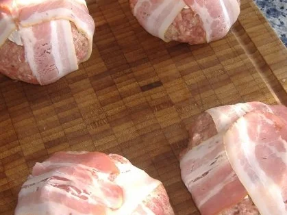 Rezept: Hackbällchen mit Ziegenkäse und Bacon auf Kartoffel-Auberginen-Gemüse Bild Nr. 5 Hackbällchen mit Ziegenkäse und Bacon auf Kartoffel-Auberginen-Gemüse - Rezept - Bild Nr. 5