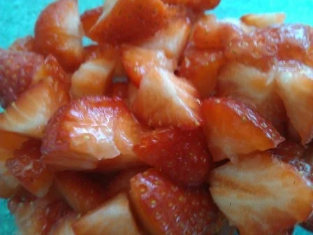 Windbeutel mit Erdbeermus und Waldmeistersahne - Rezept - Bild Nr. 21