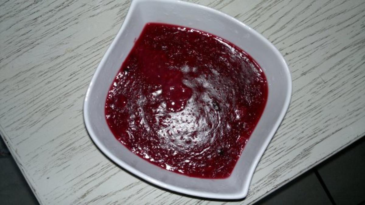 Rote Grütze mit Vanillesauce - Rezept