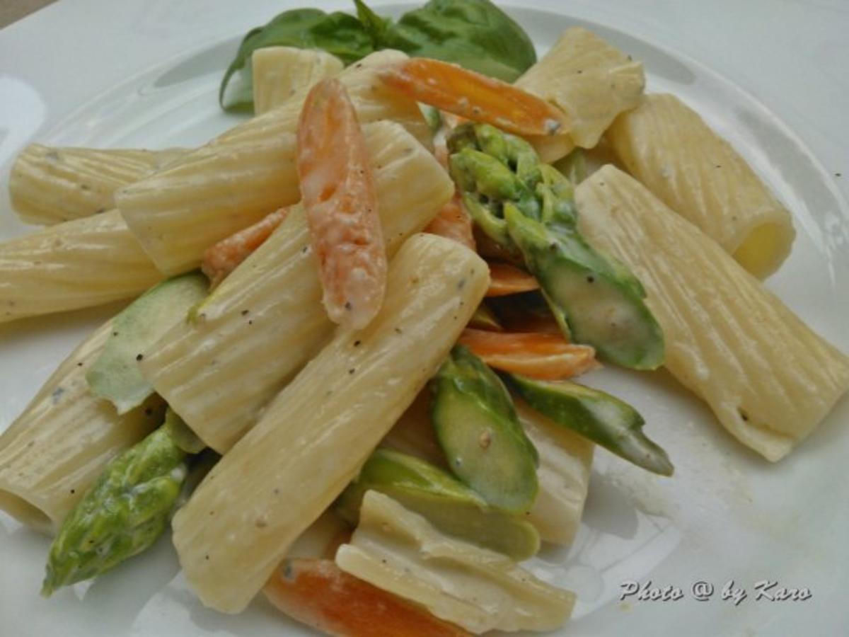 Spargel - Möhren Mix mit Gorgonzola Pasta - Rezept - kochbar.de