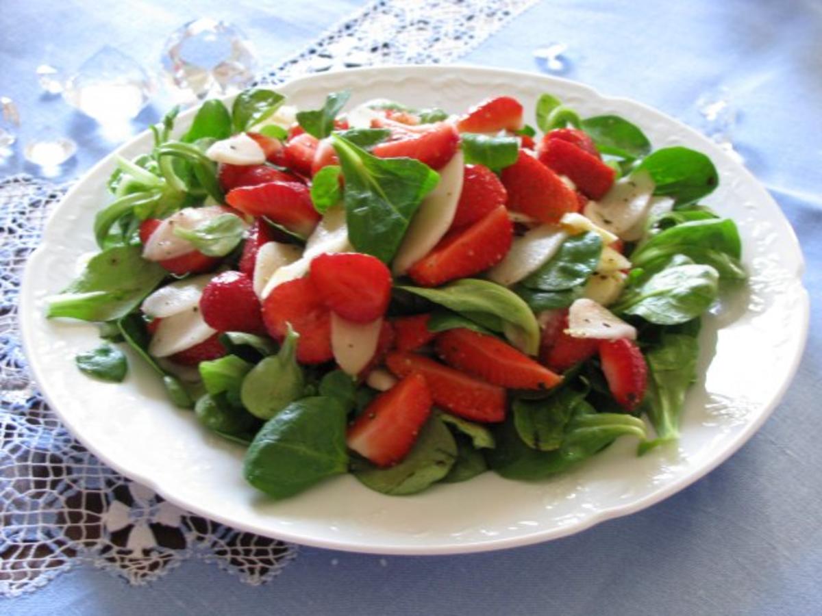 Salat: Roher-Spargel-Erdbeer-Salat mit Orangendressing - Rezept - Bild Nr. 2