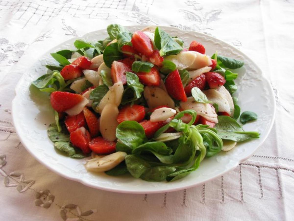 Salat: Roher-Spargel-Erdbeer-Salat mit Orangendressing - Rezept - Bild Nr. 3