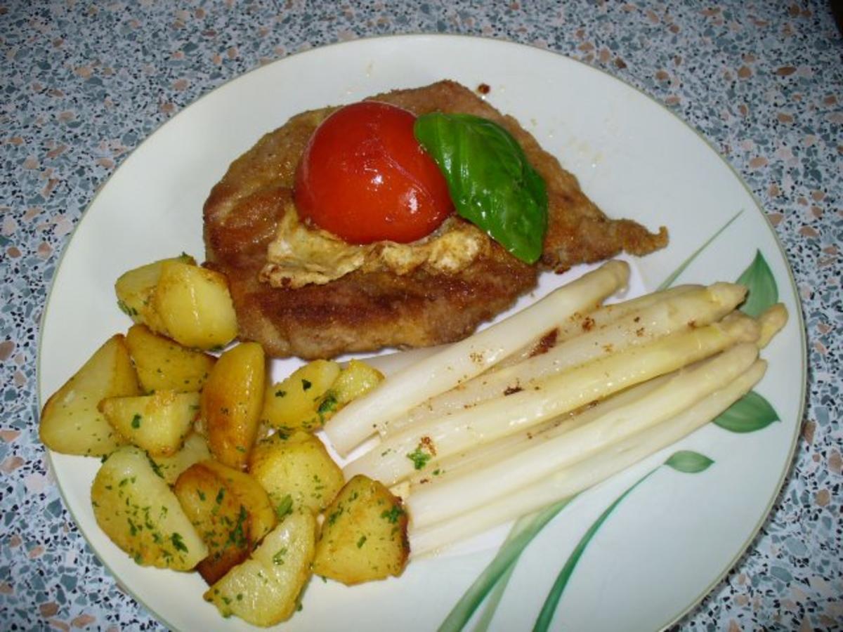 Schnitzel mit Spargel und Schwenkkartoffeln - Rezept