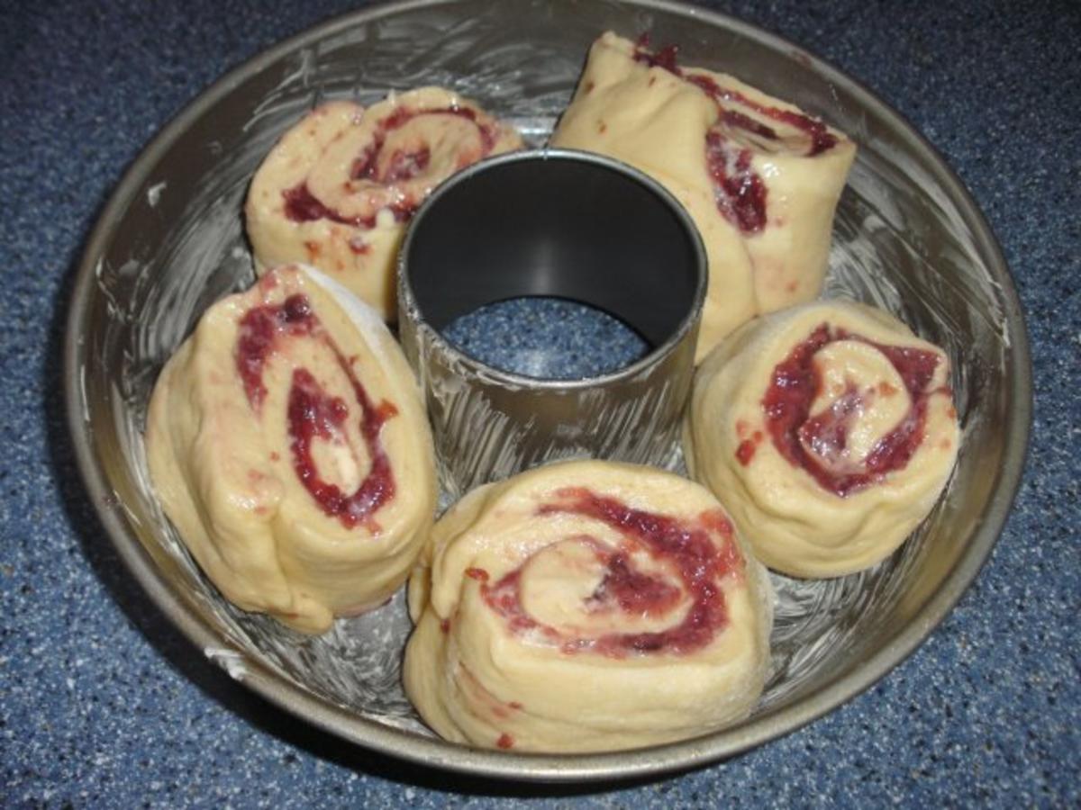 Kirsch-Vanille-Schneckenkuchen - Rezept - Bild Nr. 2