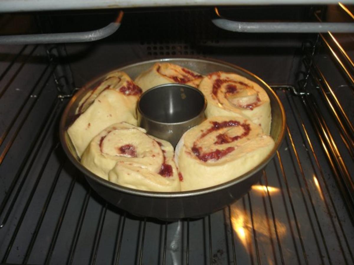 Kirsch-Vanille-Schneckenkuchen - Rezept - Bild Nr. 3