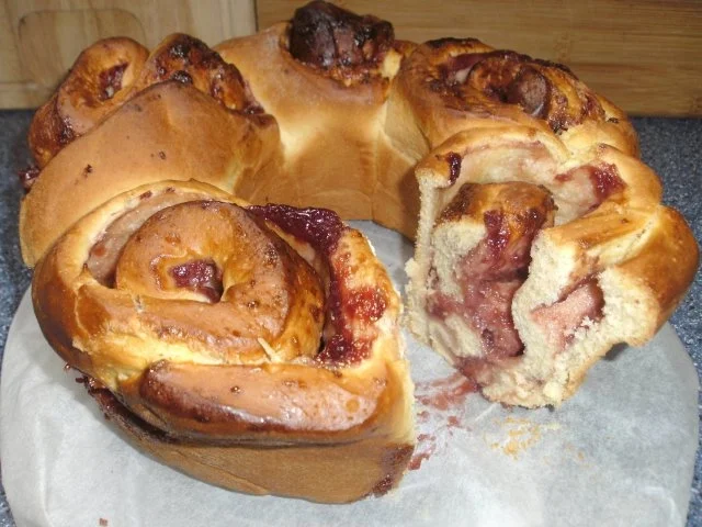 Rezept: Kirsch-Vanille-Schneckenkuchen Bild Nr. 4 Kirsch-Vanille-Schneckenkuchen - Rezept - Bild Nr. 4