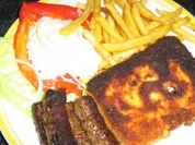 Panierter Schafskäse mit Cevapcici - Rezept