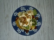 Obstsalat mit Nusskrokant - Rezept