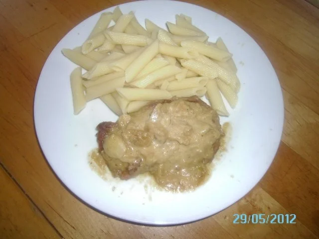 Knoblauchrahmschnitzel mit Nudeln - Rezept