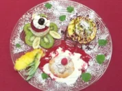 Bananen-Amarena-Törtchen, Ananas-Kokos-Creme und Himbeer-Quark-Säckchen - Rezept