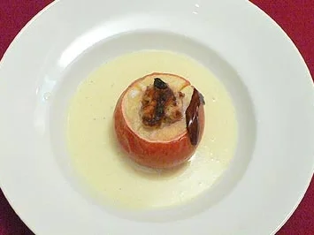 Bratapfel mit Marzipanfüllung und Vanilleschaum - Rezept