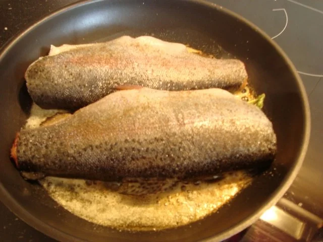 Lachsforelle gefüllt mit leckeren Kräutern - Rezept - Bild Nr. 4