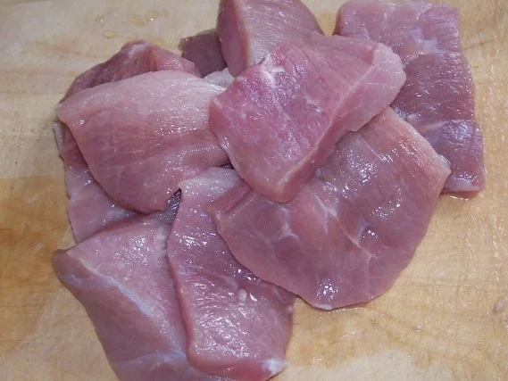 Kleine Schweineschnitzel mit Mandel-Kräuter-Panade - Rezept - Bild Nr. 2